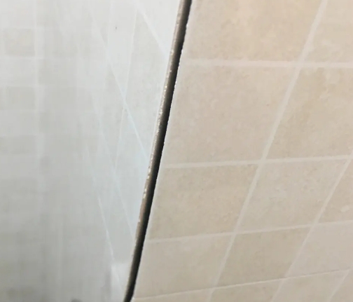 德格瓷砖空鼓维修公司分享阳台瓷砖脱落的修复过程可以分为以下几个步骤